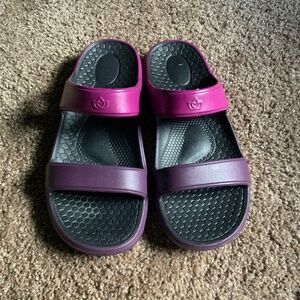 Spenco purple ombré sandals